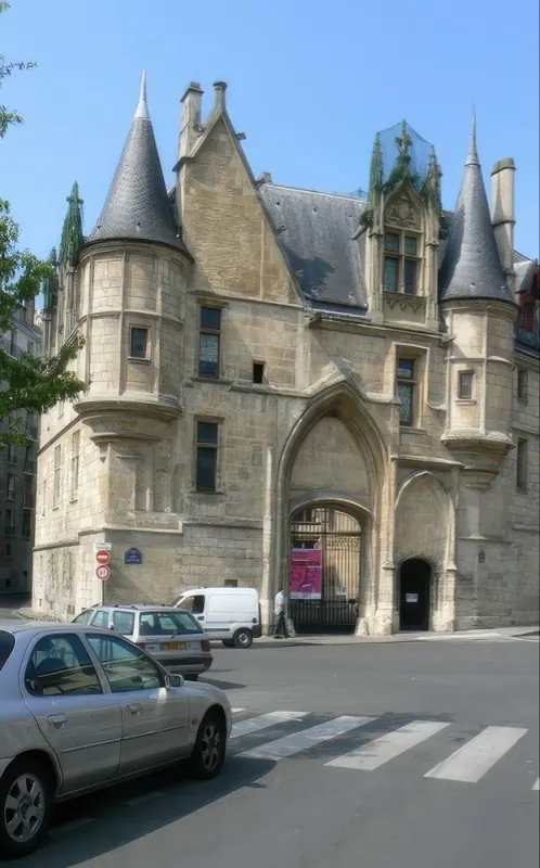 Rue du Figuier et hôtel de Sens