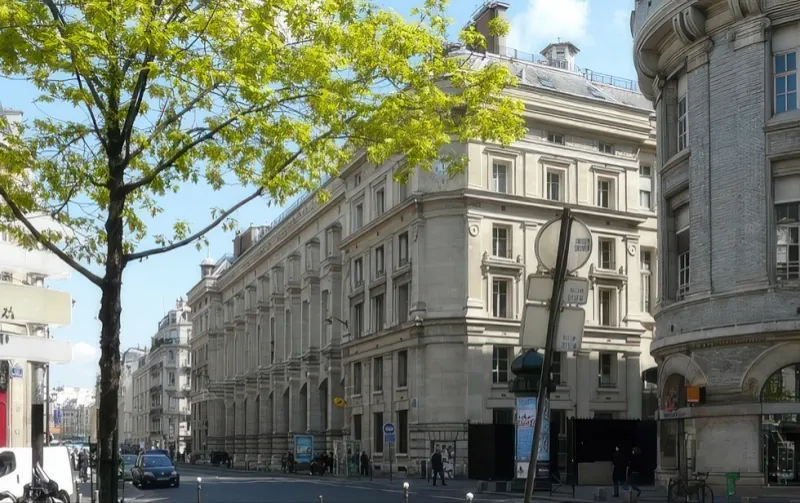 Rue du Louvre