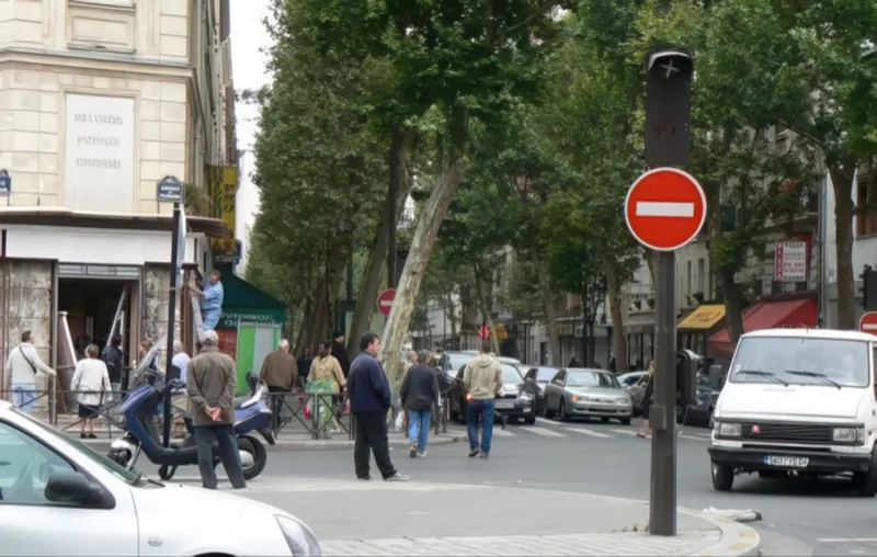 Rue Mathis depuis la rue de Crimée